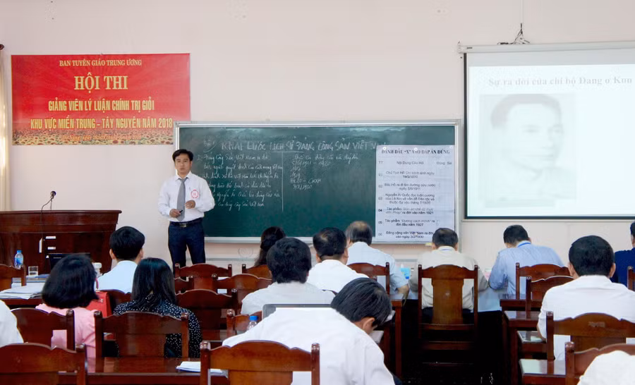 Đây là lần thứ 3 kể từ năm 2003, hội thi giảng viên chính trị giỏi cấp khu vực được tái khởi động nhằm tìm kiếm những thí sinh xuất sắc nhất cho vòng chung kết toàn quốc dự kiến được tổ chức vào tháng 11 tới