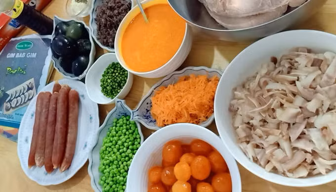 Cách làm giò hoa ngũ sắc đẹp mắt cho mâm cơm ngày Tết ảnh 1