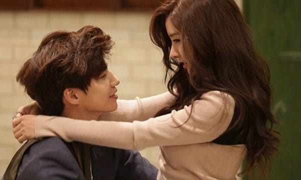 Ngỡ mẹ người tình hẹn gặp để dằn mặt thay con dâu, ai ngờ bà bảo: Nếu xúi được con trai bác ly hôn, bác sẽ thưởng nóng ngay 200 triệu - Ảnh 1. Ngỡ mẹ người tình hẹn gặp để dằn mặt thay con dâu, ai ngờ bà bảo: Nếu xúi được con trai bác ly hôn, bác sẽ thưởng nóng ngay 200 triệu - Ảnh 1.