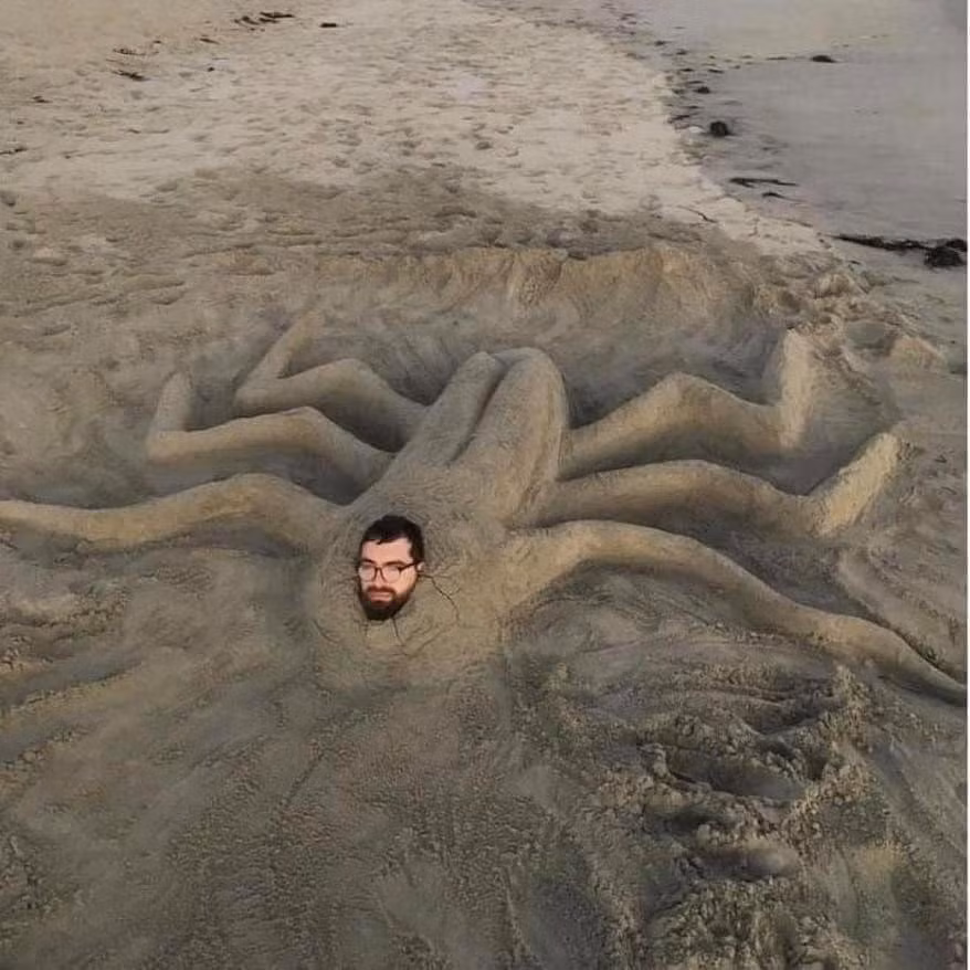 Đi biển mặc bikini chụp hình là xưa rồi, chụp kiểu này mới "chất" nha.