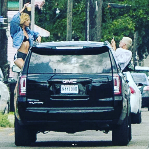 su-hy-sinh-cua-canh-may-rau-sau-nhung-buc-anh-lung-linh-cua-ban-gai-11