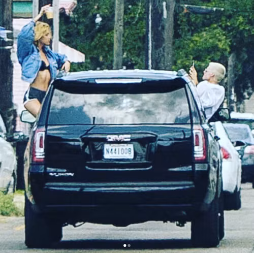 su-hy-sinh-cua-canh-may-rau-sau-nhung-buc-anh-lung-linh-cua-ban-gai-11