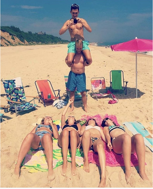 su-hy-sinh-cua-canh-may-rau-sau-nhung-buc-anh-lung-linh-cua-ban-gai-3