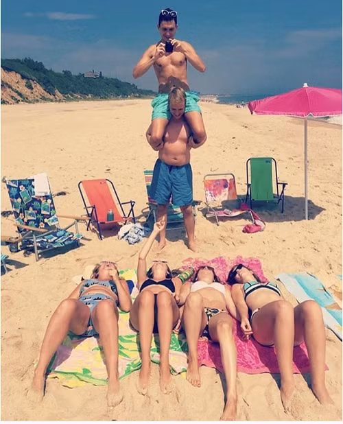 su-hy-sinh-cua-canh-may-rau-sau-nhung-buc-anh-lung-linh-cua-ban-gai-3