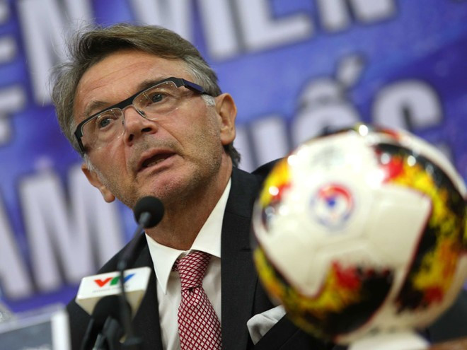 Tân HLV trưởng Philippe Troussier của ĐT U19 Việt Nam. Tân HLV trưởng Philippe Troussier của ĐT U19 Việt Nam.