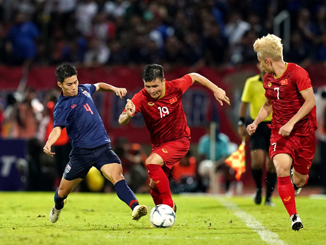 Tuyển Việt Nam (áo đỏ) vừa xuất trận vòng loại thứ hai World Cup 2022 và VCK Asian Cup 2023 Tuyển Việt Nam (áo đỏ) vừa xuất trận vòng loại thứ hai World Cup 2022 và VCK Asian Cup 2023