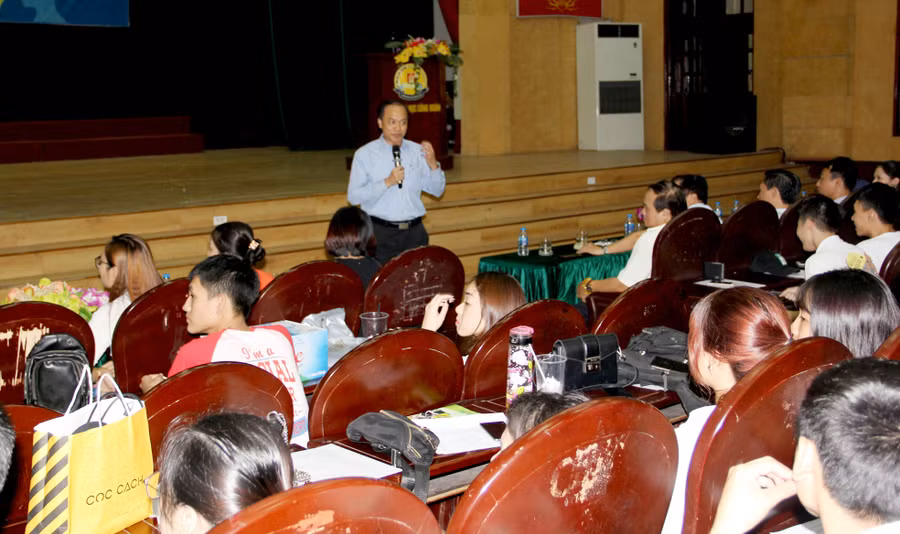 Ông Dương Văn Bá chia sẻ tại buổi tọa đàm