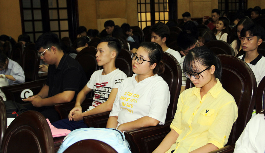 Tại buổi tọa đàm các sinh viên ngành công tác xã hội chia sẻ và bày tỏ nguyện vọng của mình trước khi ra trường