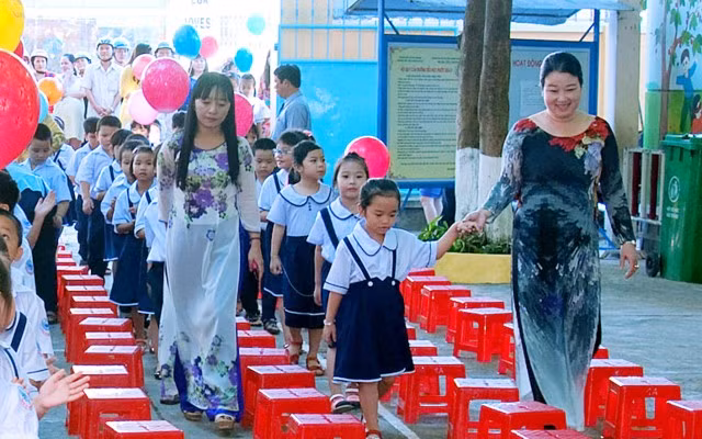 Cùng nâng bước học sinh tới trường