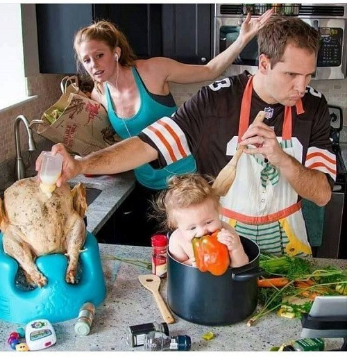 Khi ông bố trông con.