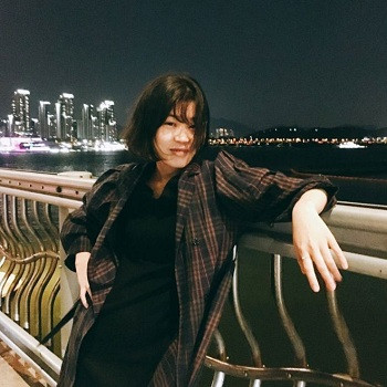 Jan Yun-hwa tại bến sông Hán ở Seoul. Ảnh: BBC.