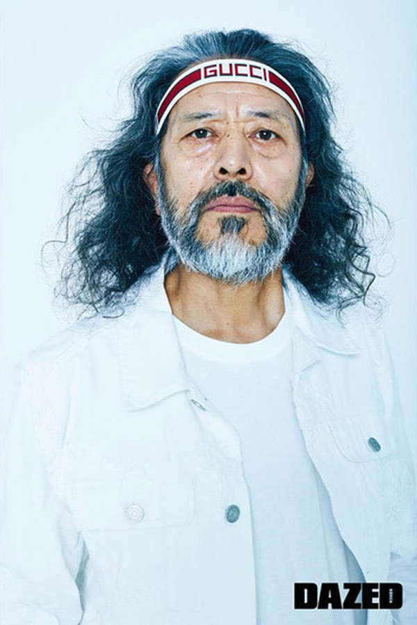 bat ngo voi phong cach chat lu cua mau nam 65 tuoi khien thanh nien "chay dai" hinh anh 1