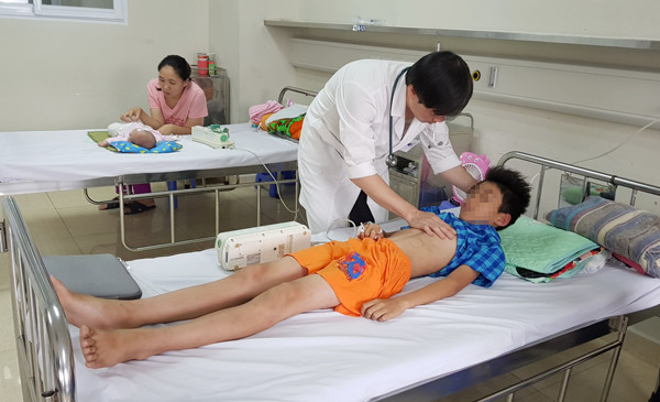 Bác sĩ chỉ cách nhận biết sớm trẻ bị viêm não, cha mẹ nào cũng cần biết Bác sĩ chỉ cách nhận biết sớm trẻ bị viêm não, cha mẹ nào cũng cần biết