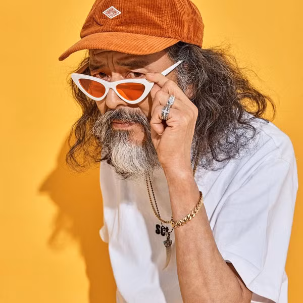 Bất ngờ với phong cách chất lừ của mẫu nam 65 tuổi khiến thanh niên "chạy dài" hình ảnh 7 bat ngo voi phong cach chat lu cua mau nam 65 tuoi khien thanh nien "chay dai" hinh anh 7