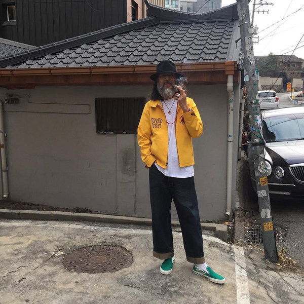 bat ngo voi phong cach chat lu cua mau nam 65 tuoi khien thanh nien "chay dai" hinh anh 6