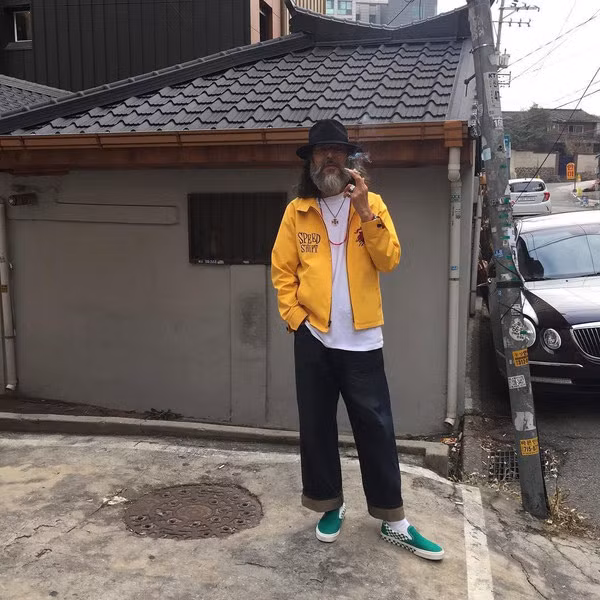 Bất ngờ với phong cách chất lừ của mẫu nam 65 tuổi khiến thanh niên "chạy dài" hình ảnh 6 bat ngo voi phong cach chat lu cua mau nam 65 tuoi khien thanh nien "chay dai" hinh anh 6