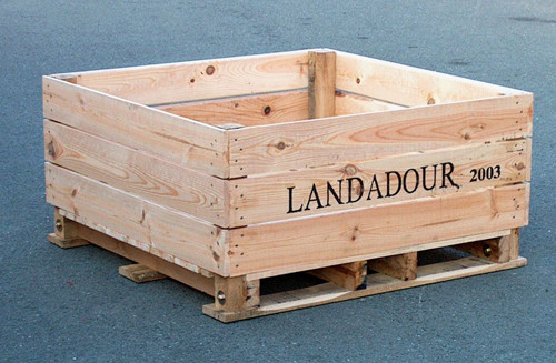 Khe hở dưới tấm kê hàng ẩn chứa nguy cơ gây thương tích. Khe hở dưới tấm kê hàng ẩn chứa nguy cơ gây thương tích. Ảnh:Agriexpo.