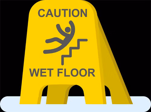 Những tấm cảnh báo đặt ở nơi dễ trơn trượt.
