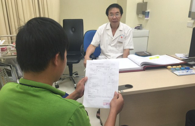 BS CKII Nguyễn Khắc Lợi tư vấn cho bệnh nhân nam đến khám hiếm muộn do biến chứng của quai bị BS CKII Nguyễn Khắc Lợi tư vấn cho bệnh nhân nam đến khám hiếm muộn do biến chứng của quai bị