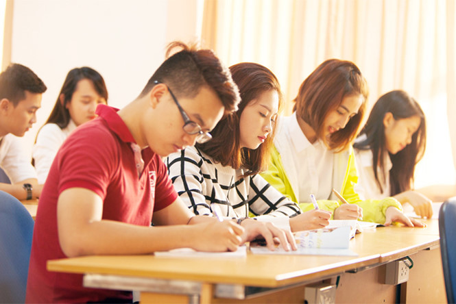 Sinh viên trên giảng đường Sinh viên trên giảng đường