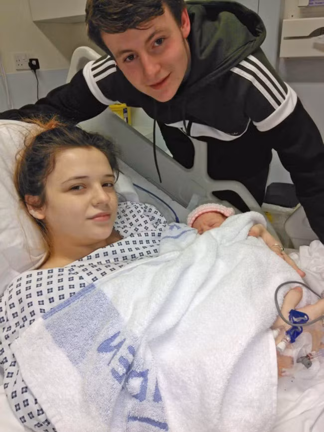 Chỉ vài tiếng sau khi nhập viện, Morgan đã sinh.