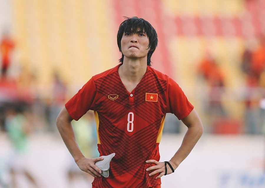 Nét đượm buồn trên gượng mặt của số 8 đội tuyển Việt Nam