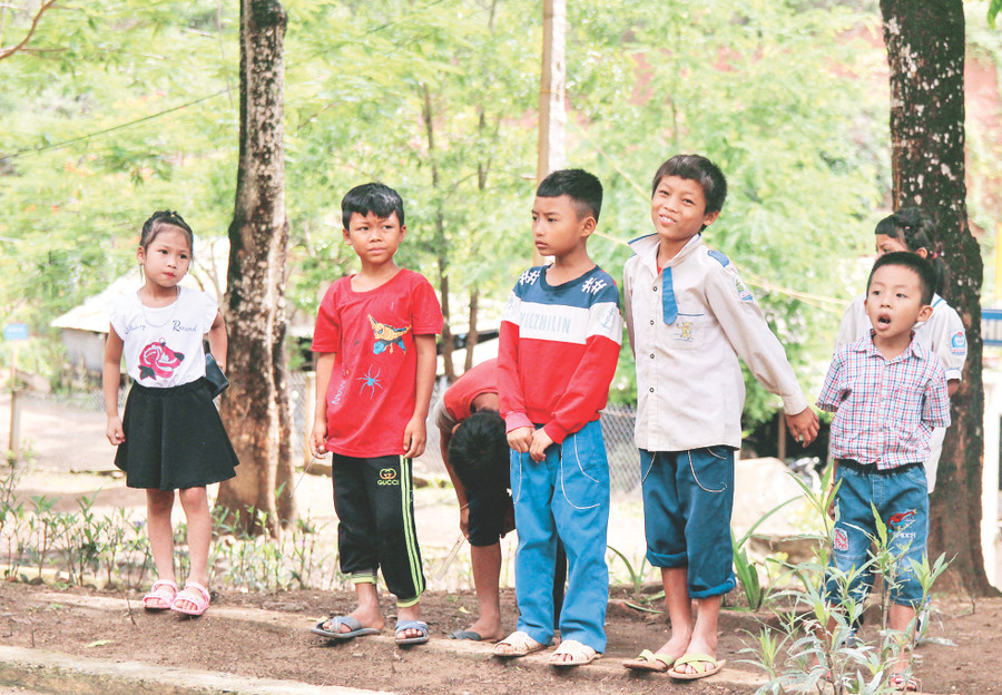 Những trẻ em ở Mường Ải