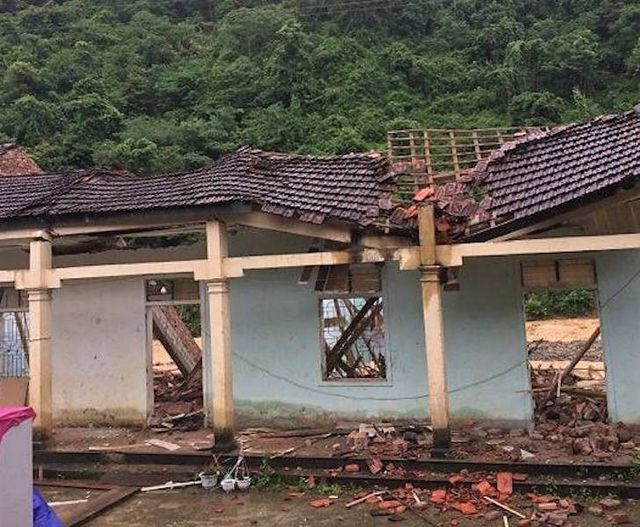 Nhà công cụ giáo viên bị lũ quét đánh sập hoàn toàn vào năm 2018 Nhà công cụ giáo viên bị lũ quét đánh sập hoàn toàn vào năm 2018