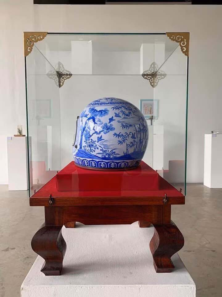 Một số góc khác của chiếc mũ độc đáo dành cho tháng cô hồn.