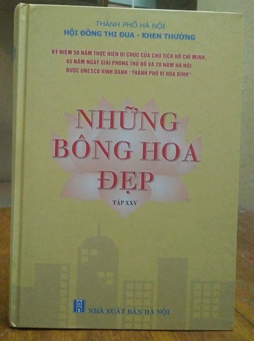 Cuốn sách " Những bông hoa đẹp" được Nhà xuất bản Hà Nội ấn hành. Ảnh: Bình Thanh