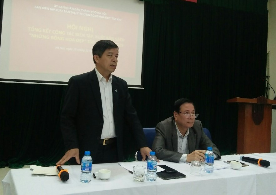 Từ phải qua: NSND Trần Quốc Chiêm và ông Đinh Việt Thắng chủ trì buổi tổng kết. Ảnh: Bình Thanh Từ phải qua: NSND Trần Quốc Chiêm và ông Đinh Việt Thắng chủ trì buổi tổng kết. Ảnh: Bình Thanh