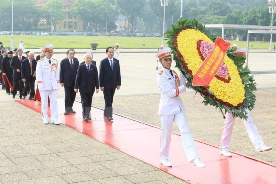 Lãnh đạo Đảng và Nhà nước dâng hương tưởng niệm các anh hùng, liệt sỹ