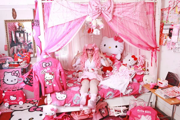 Người phụ nữ chi 40.000 USD để sắm đồ Hello Kitty