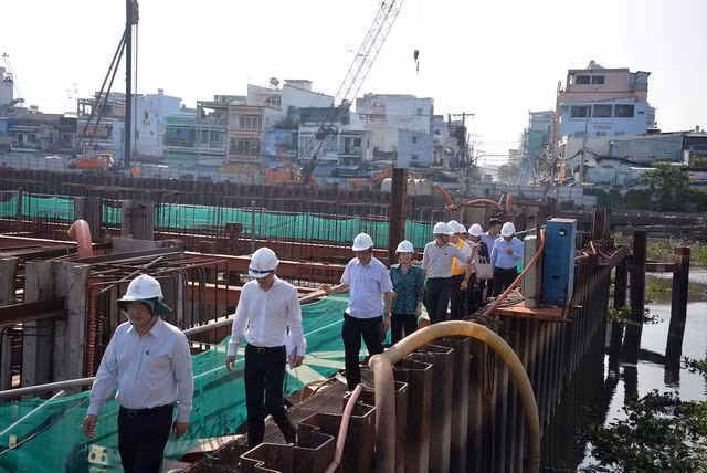 Dự án 10.000 tỷ hoàn thành, TPHCM có hết ngập không? - 1