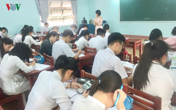 Đà Nẵng gấp rút ôn thi cho học sinh khối 12