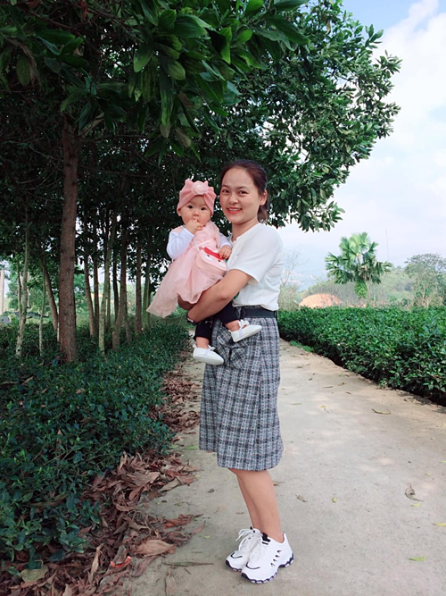 Ngọc Hà và con gái một tuổi.