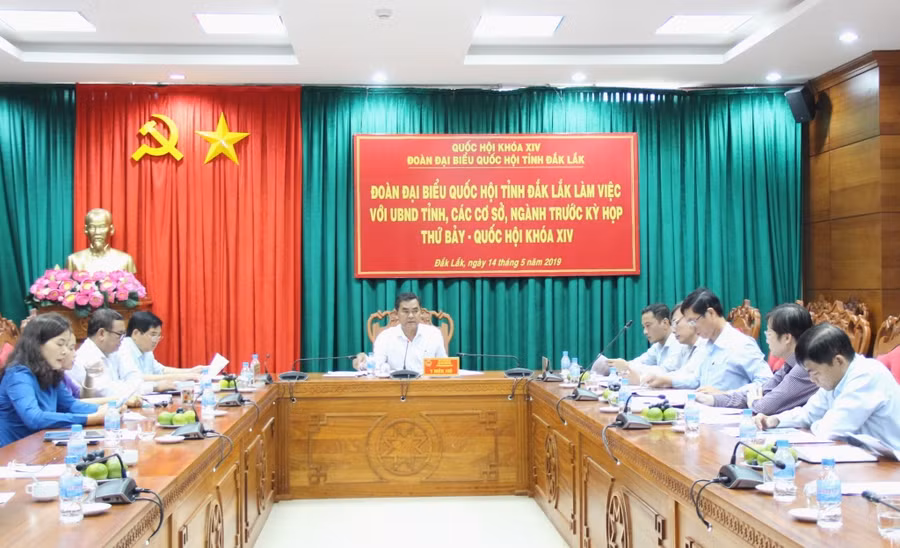 Quang cảnh buổi làm việc