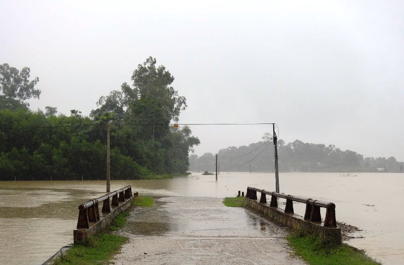 Đường liên xã vào Sơn tiến bị chia cắt