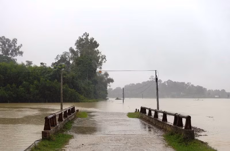 Đường liên xã vào Sơn tiến bị chia cắt