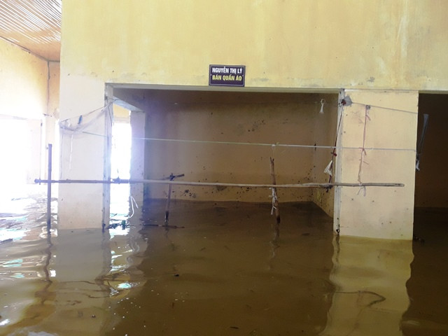 Nước ngập gần 1m tại trụ sở xã Sơn Tiến, Hương Sơn