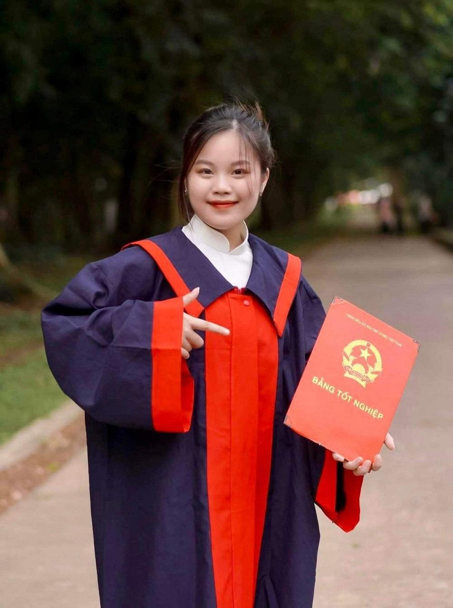 Nữ sinh xứ Tuyên không đầu hàng số phận. Nữ sinh xứ Tuyên không đầu hàng số phận.
