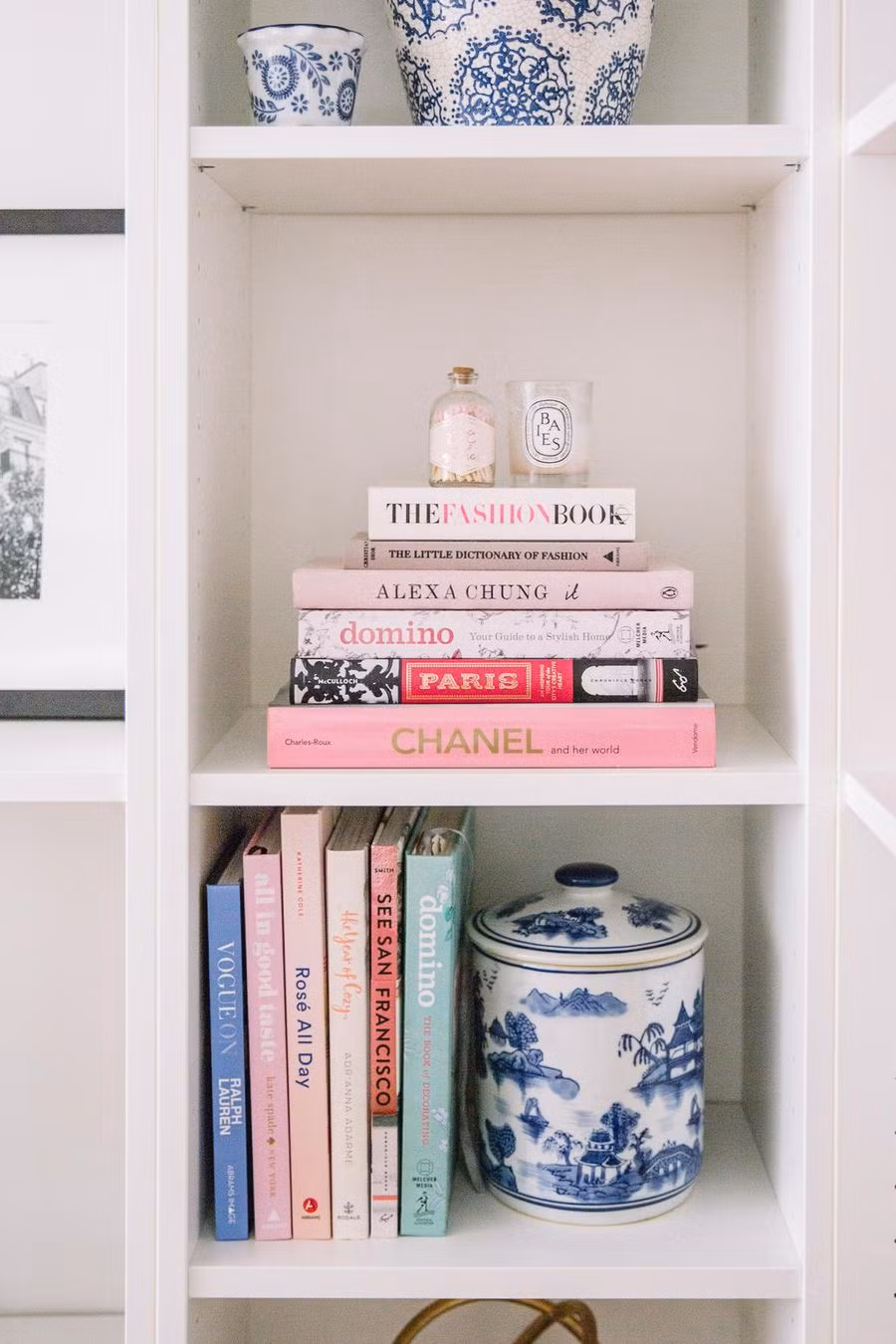 Một chiếc giá sách phong cách nữ tính. (Ảnh: ITN). Một chiếc giá sách phong cách nữ tính. (Ảnh: ITN).