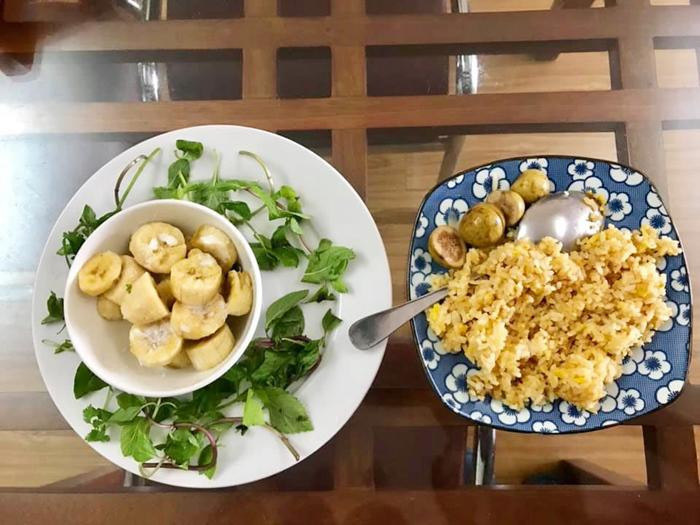 Con gái 5 tuổi đã biết rang cơm, rán trứng, nấu mì chỉ vì mẹ... lười ảnh 4 con gai 5 tuoi da biet rang com, ran trung, nau mi chi vi nho co ba me... luoi - 4