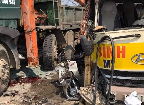 Hiện cơ quan chức năng đang khẩn trương điều tra, làm rõ nguyên nhân vụ tai nạn.