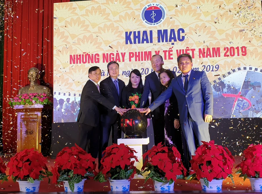 Bấm nút khai trương“Những ngày phim y tế Việt Nam 2019”