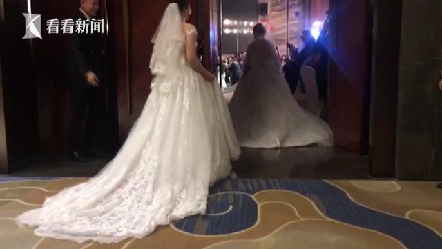 hai co dau mot gia mot tre cung buoc vao le duong, su that khien ai cung rung rung - 1