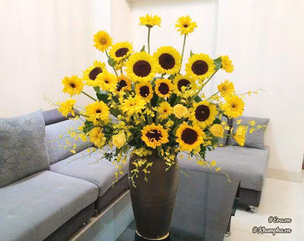 lo tay do bia vao lo hoa, sang hom sau me tre ngo ngang khi thay ket qua - 2