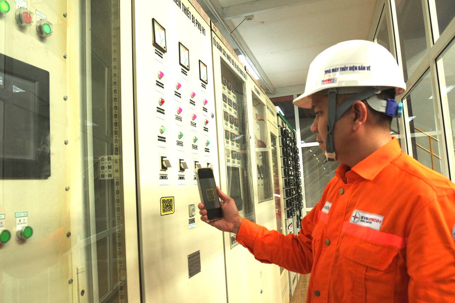 Chuyển đổi số với công tác lưu trữ, kiểm tra tài liệu. (Ảnh: CTCC) Chuyển đổi số với công tác lưu trữ, kiểm tra tài liệu. (Ảnh: CTCC)