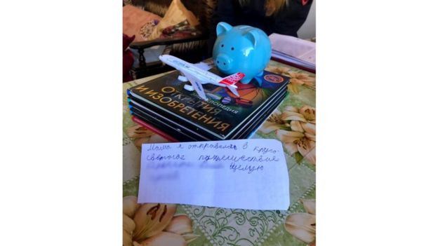 cau be nga 8 tuoi thanh hien tuong mang sau khi "bo nha di vong quanh the gioi" hinh anh 1