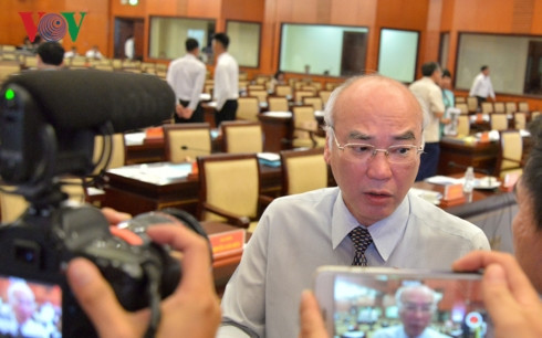 khoi to vu be gai bi sam so trong thang may la hop ly hinh 1